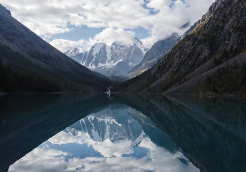 Hotels Built in Stunning Natural Settings